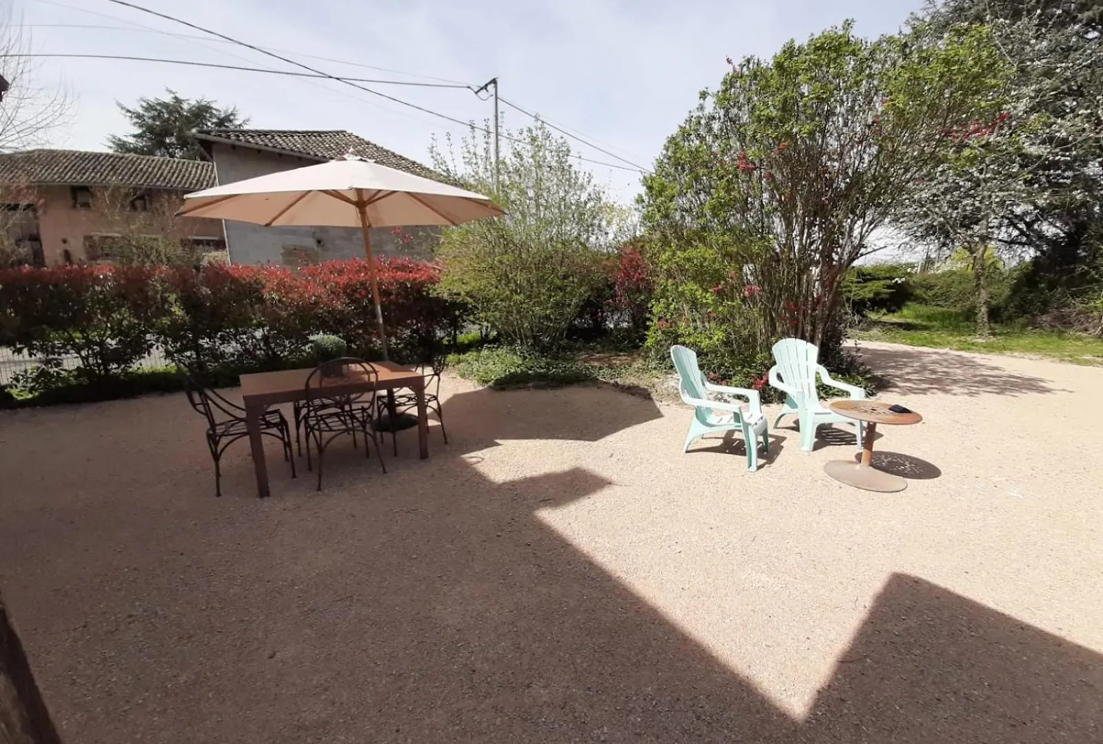 Chez Clo Hotel Grieges 0*,  France
