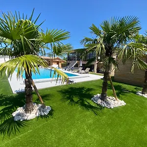 Avec Piscine Commune Maison d'hôtes